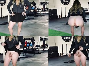 Shemale in miniskirt flashes in the gym