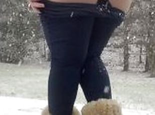 take my leggings off in the snow