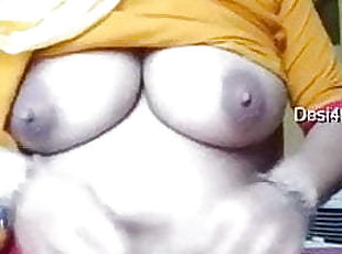 Deshi Bengali bhabi showing her boobs to her lover
