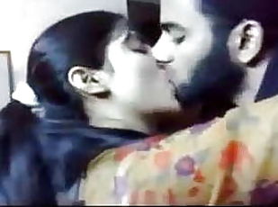 Pakistani guy Molvi kisses girlfriend