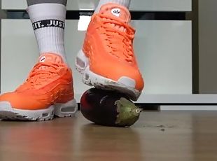 Air Max 95 crushing vegetables