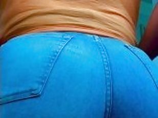 Amateur femboy show his big booty in tight jeans