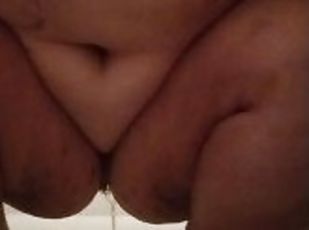 ssbbw pees in bathtub