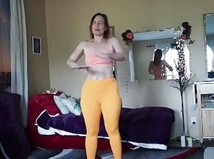 Yoga pants cameltoe see my website and onlyfans for my nudes and porn. links on my profile