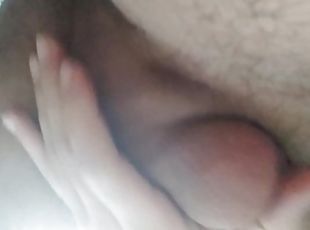 Masturbándome en mi cuarto caliente