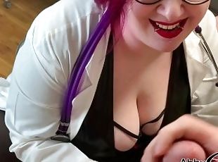 Dr. Abbys Schwanztherapie - Blowjob in der BBW Goth Praxis