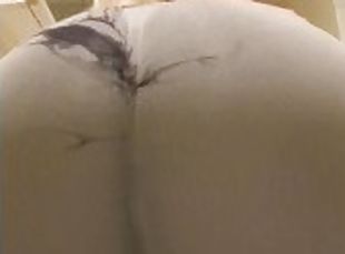 Farts in my super tight leggings (FULL VID ON OF AND FANSLY)