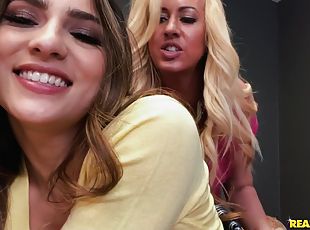 Naughty Sofie Reyez lesbians sex clip