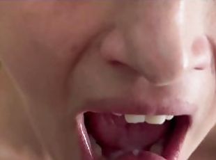 Amateur milf sucking for cumshot in bikini pov