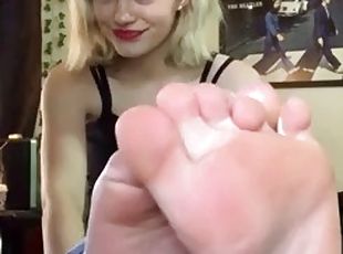 Aussie foot joi 18+