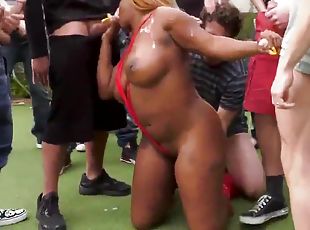 Thick Ebony Babe Outdoor Facial And Bukkake