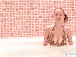 Paris Milan hot tub video is sexy