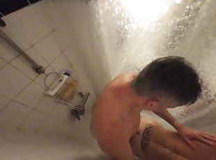 Quick showerfuck