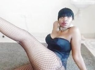 Ebony MilF sucks hard..