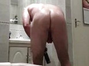 Shaving my balls in the bath